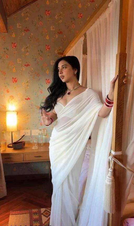 ASTYLOR Georgette Solid Saree Without Blouse Piece ( White ) ASTYLOR Georgette Solid Saree Without Blouse Piece ( White )