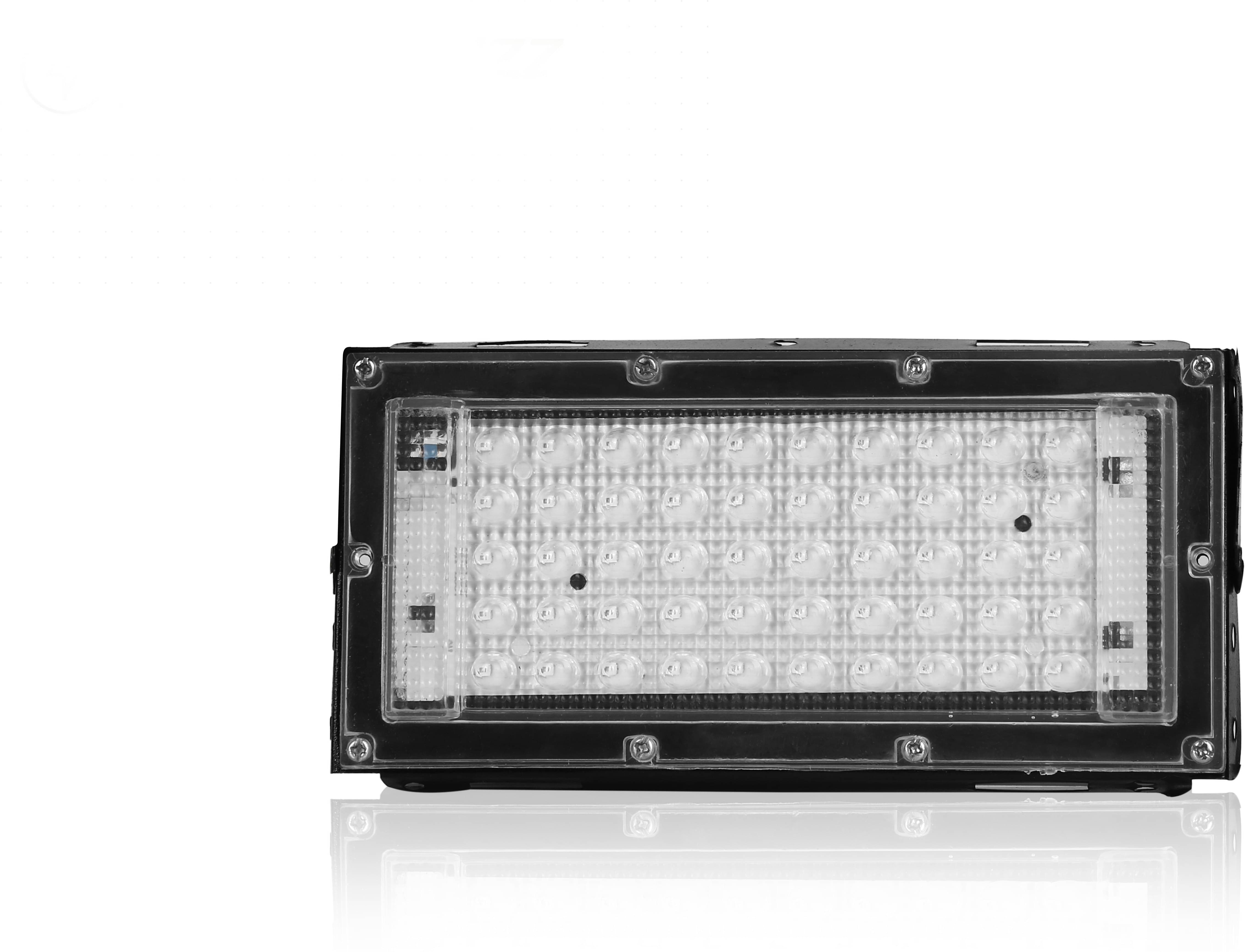 SPARKWORLD Flood Light Cool Day Light - Pack of 1     			SPARKWORLD Flood Light Cool Day Light - Pack of 1