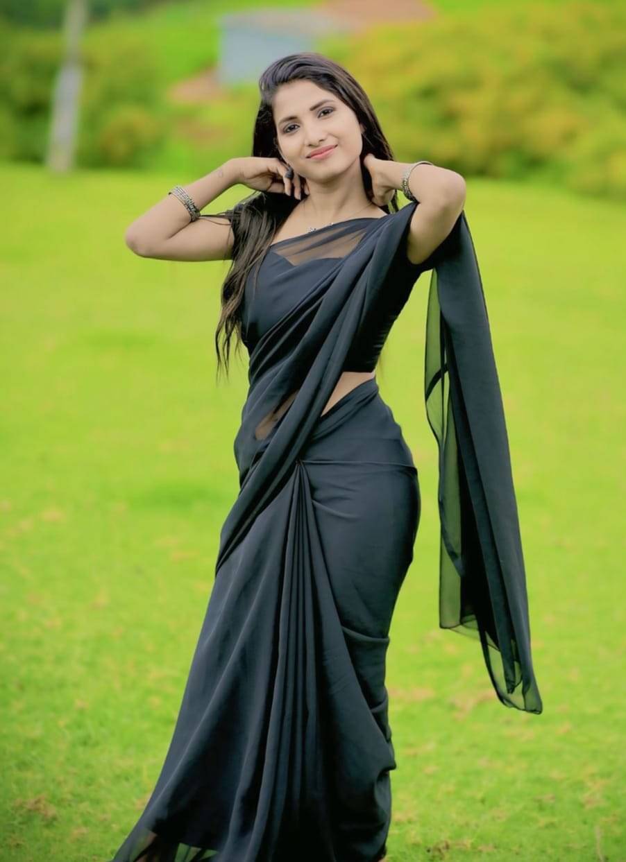     			Kashvi Sarees Georgette Solid Saree With Unstitched Blouse Piece ( Black )