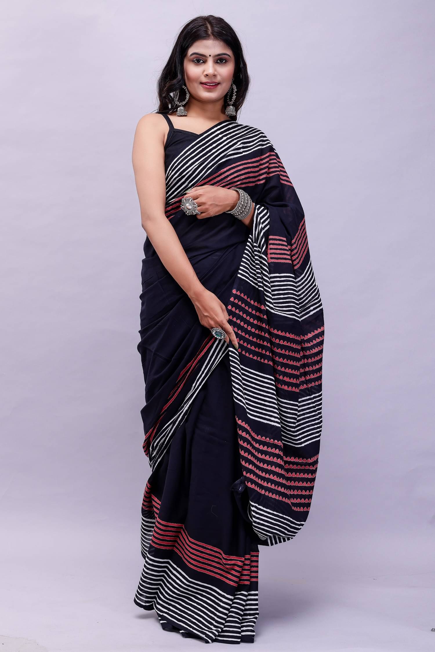     			NOITAERCPR Cotton Printed Saree With Unstitched Blouse Piece ( Black )