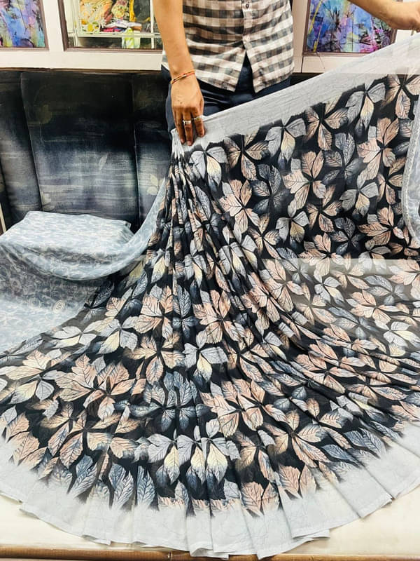 Sanjana Silks Georgette Printed Saree With Unstitched Blouse Piece ( Black ) Sanjana Silks Georgette Printed Saree With Unstitched Blouse Piece ( Black )