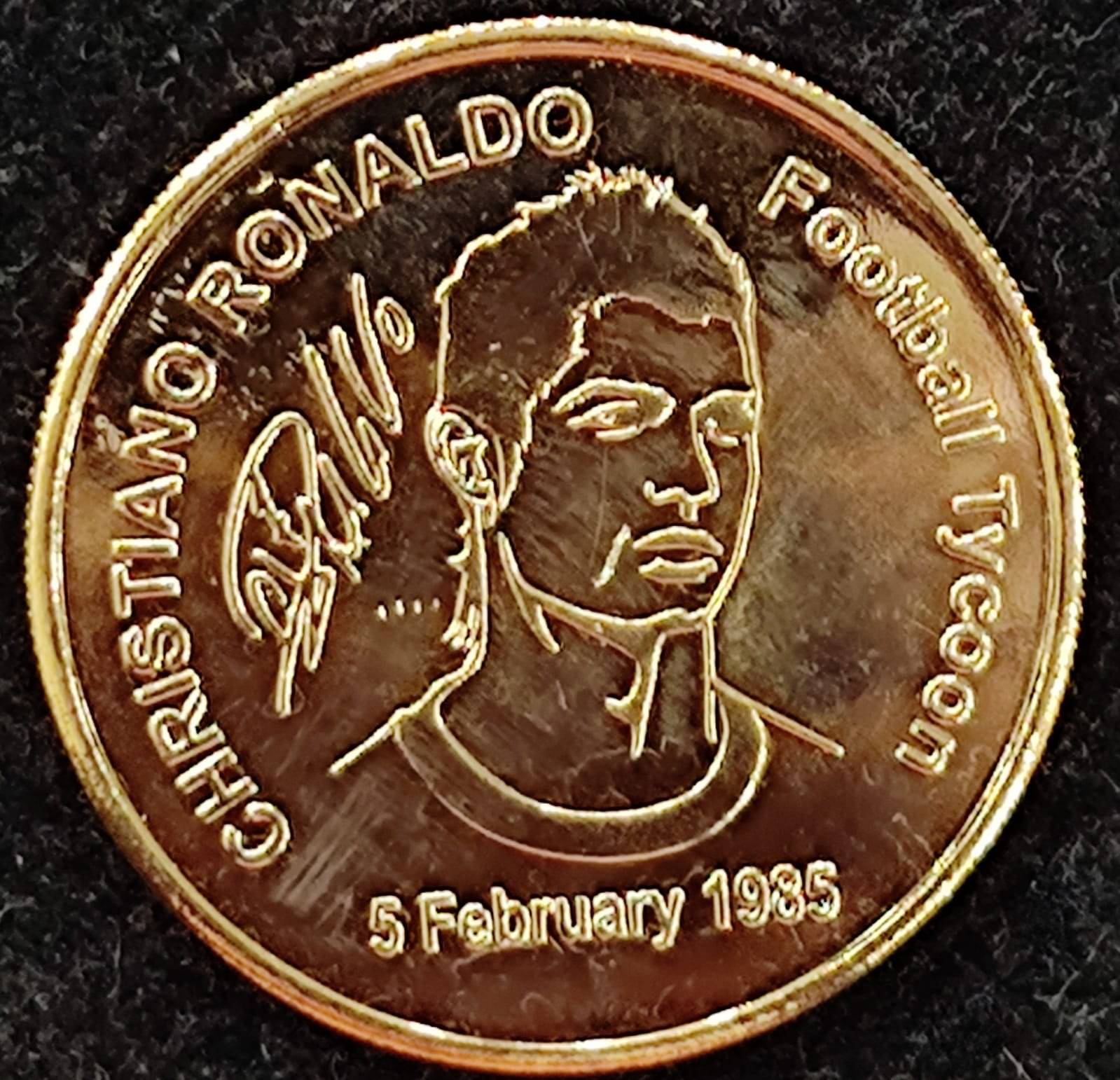     			100, AMERICA CHRISTIANO RONALDO GOLD PLATED BIG SIZE RARE COIN