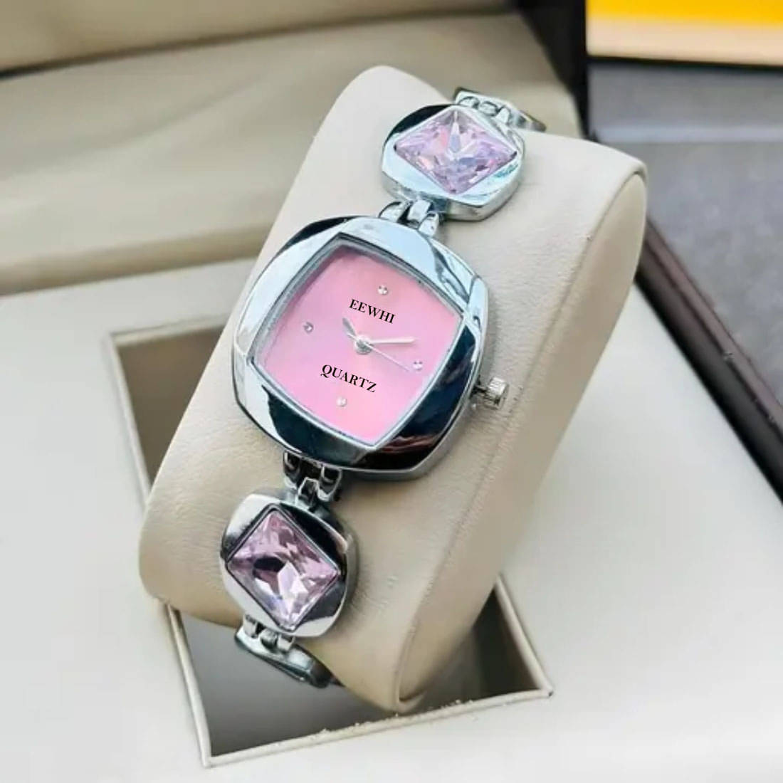     			EEWHI Silver Metal Analog Womens Watch