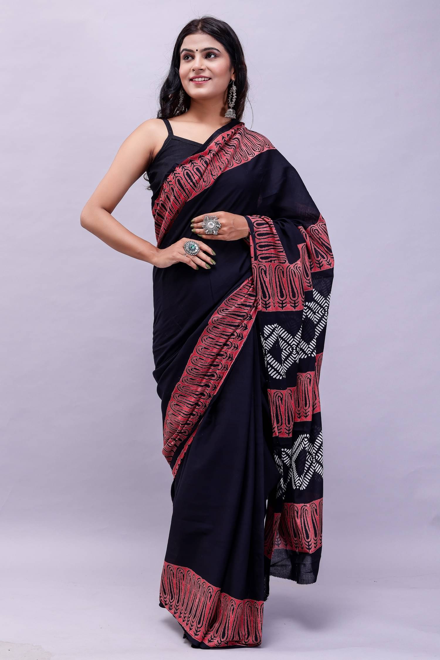     			NOITAERCPR Cotton Printed Saree With Unstitched Blouse Piece ( Black )