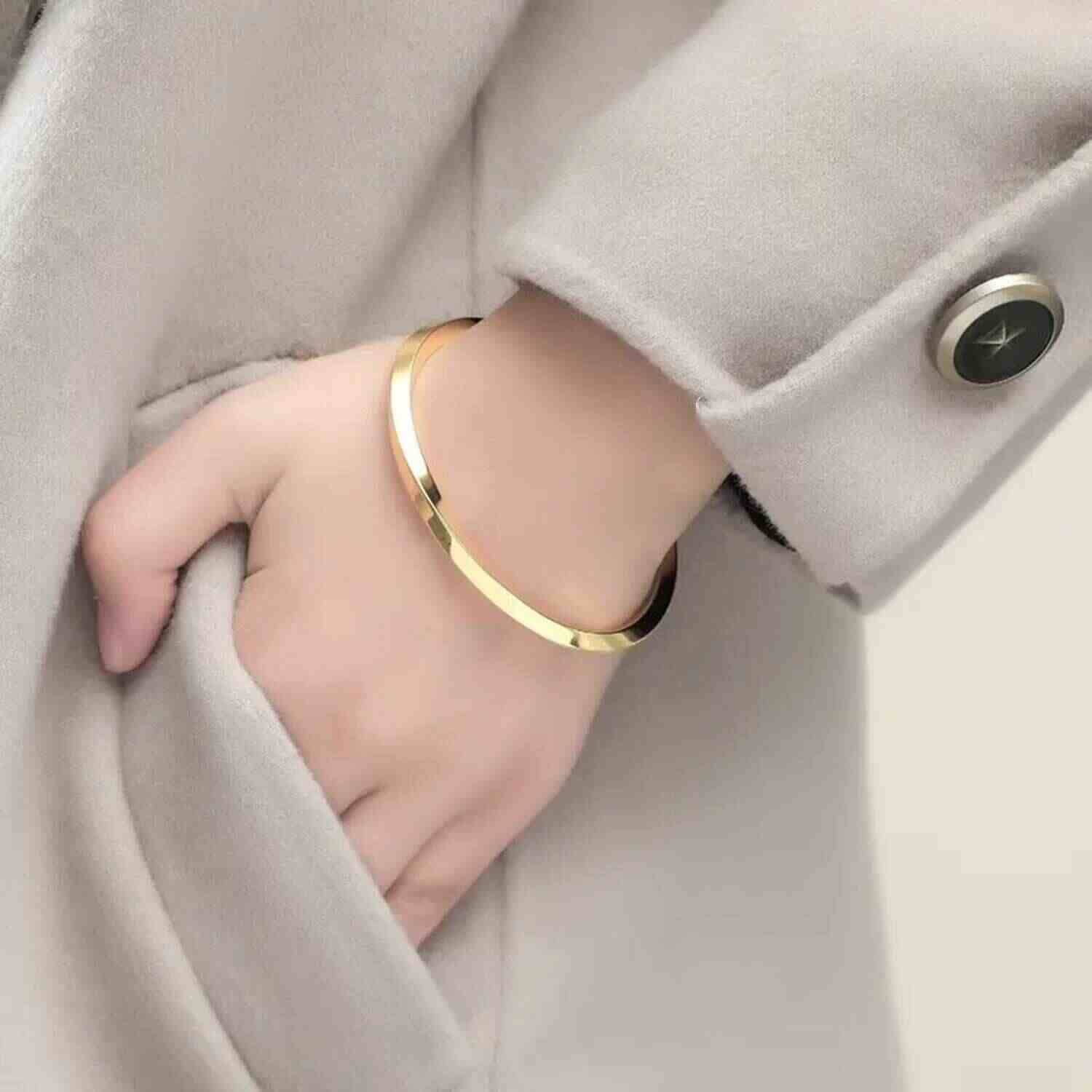 Thrillz Gold Bracelet ( Pack of 1 ) - Bangles & Bracelets | Buy online on ZillyBuy
