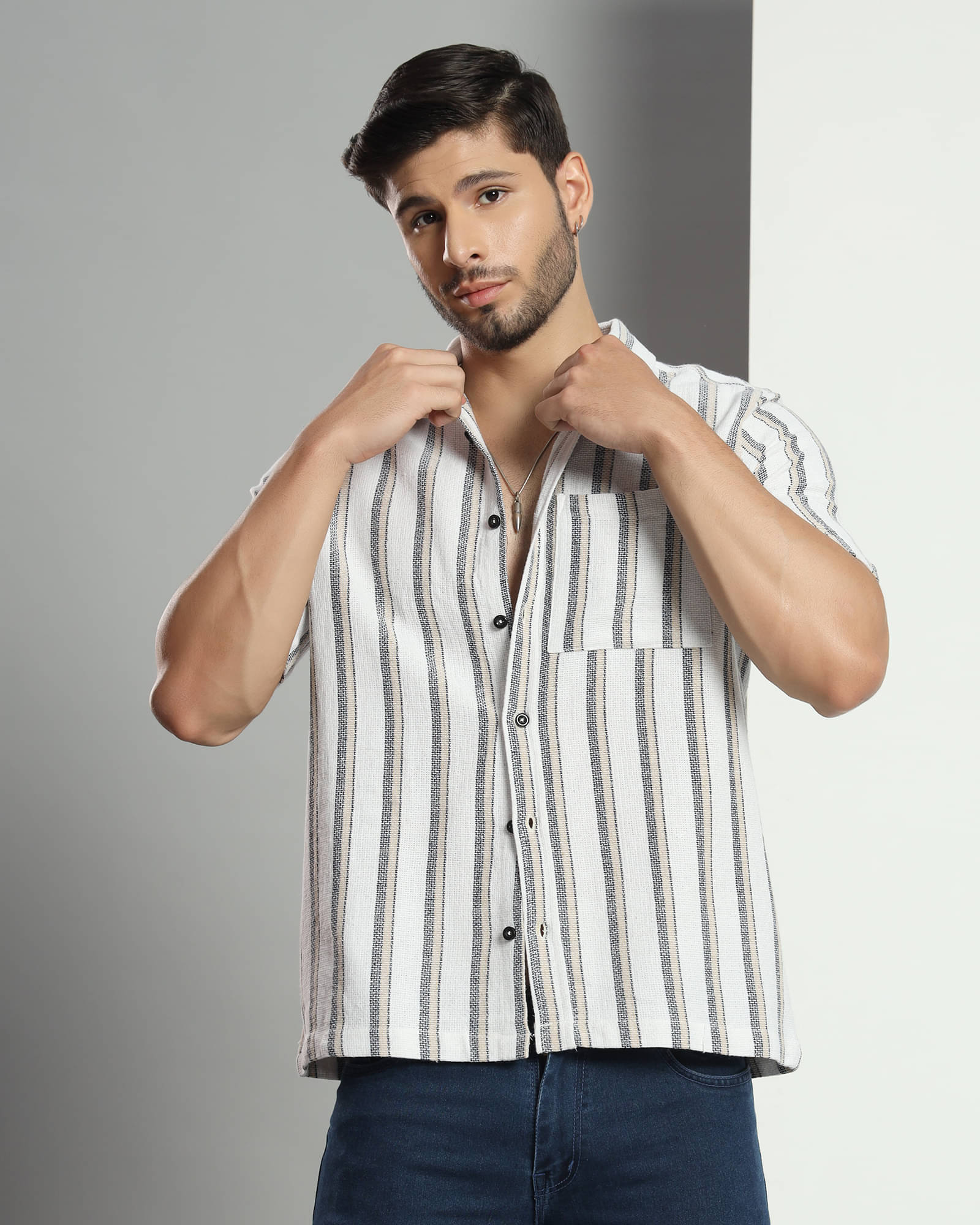 Chimpaaanzee Cotton Blend Regular Fit Striped Half Sleeves Men's Casual Shirt - White ( Pack of 1 ) Chimpaaanzee Cotton Blend Regular Fit Striped Half Sleeves Men's Casual Shirt - White ( Pack of 1 )