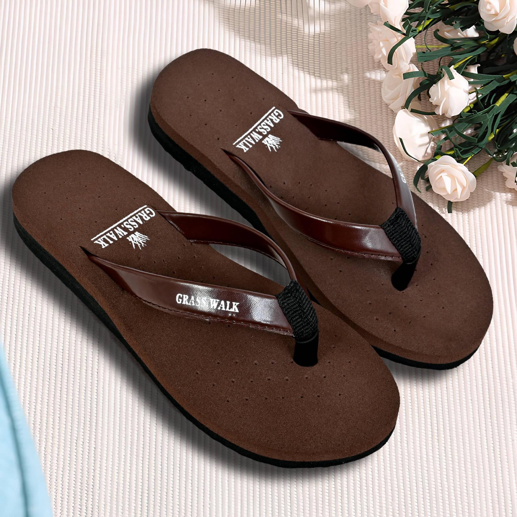     			GRASS WALK Brown Women's Daily Slipper
