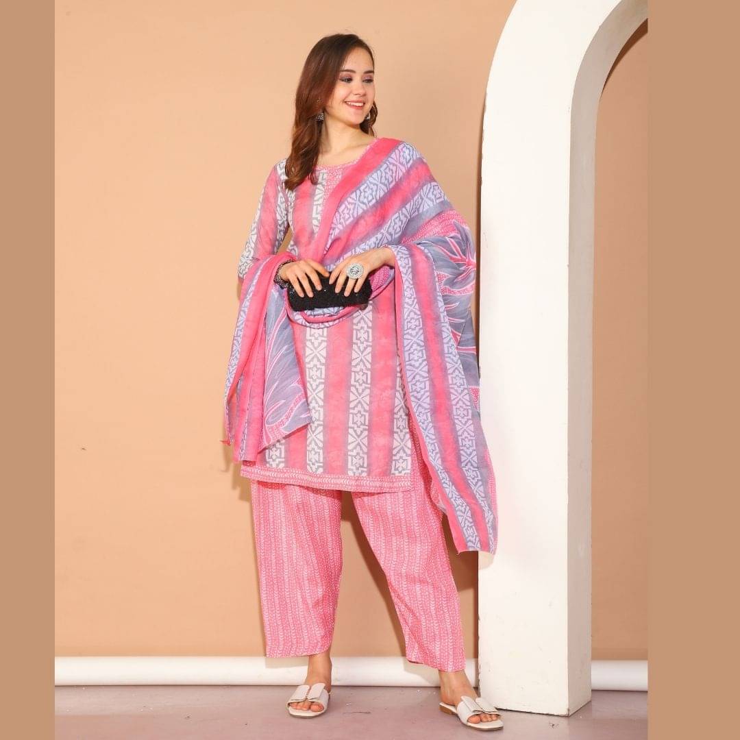     			wonder weave Women Cotton Blend Printed Straight Kurti With Patiala Salwar ( Peach )