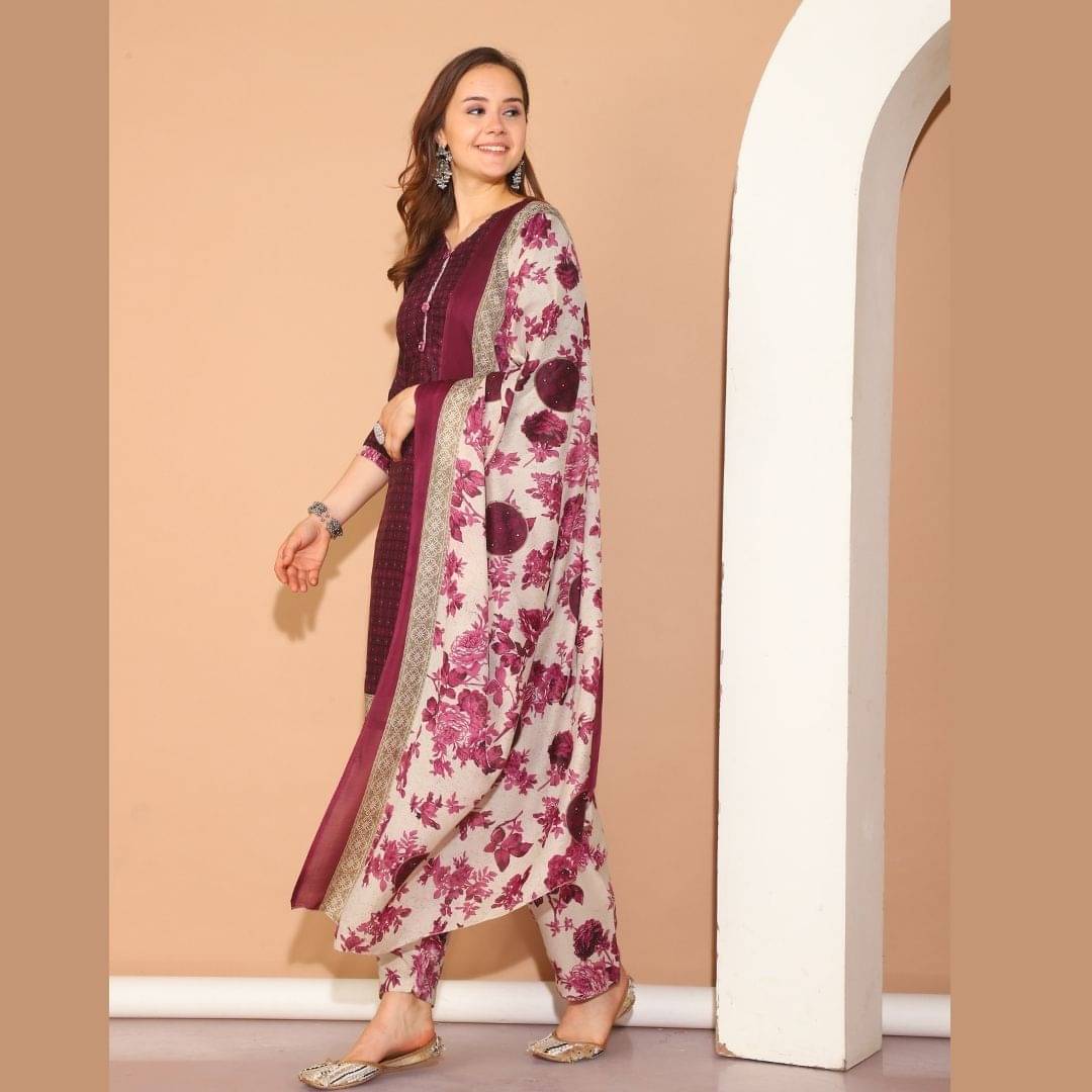     			wonder weave Women Cotton Blend Printed Straight Kurti With Patiala Salwar ( Purple )