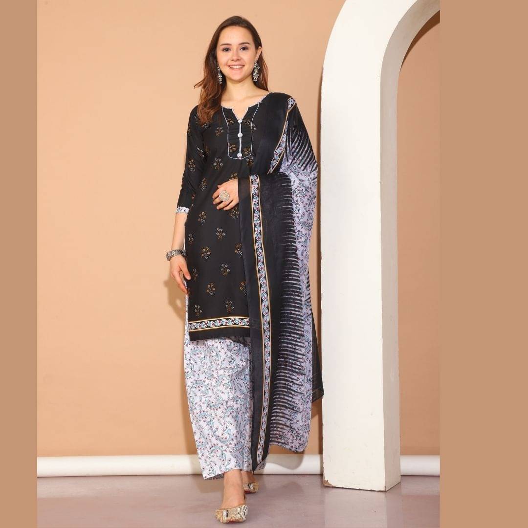 wonder weave Women Cotton Blend Printed Straight Kurti With Patiala Salwar ( Black )     			wonder weave Women Cotton Blend Printed Straight Kurti With Patiala Salwar ( Black )