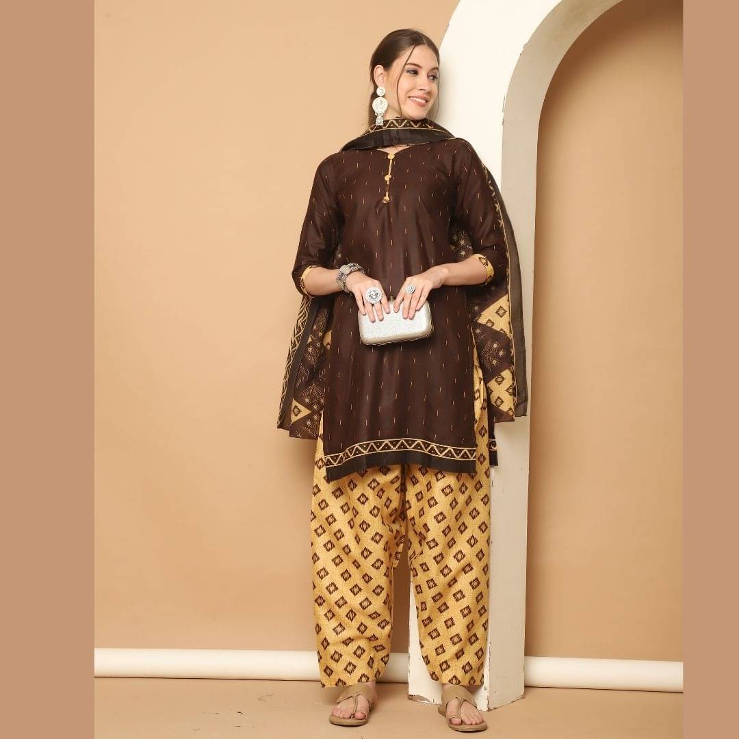wonder weave Women Cotton Blend Printed Straight Kurti With Patiala Salwar ( Brown )     			wonder weave Women Cotton Blend Printed Straight Kurti With Patiala Salwar ( Brown )
