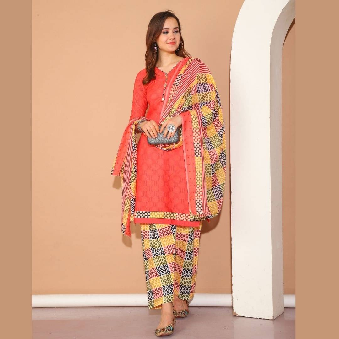     			wonder weave Women Cotton Blend Printed Straight Kurti With Patiala Salwar ( Peach )