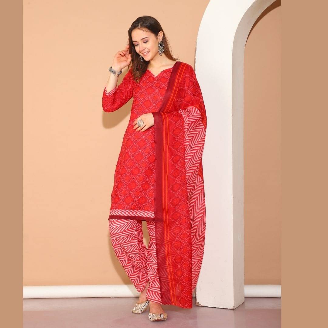     			wonder weave Women Cotton Blend Printed Straight Kurti With Patiala Salwar ( Maroon )