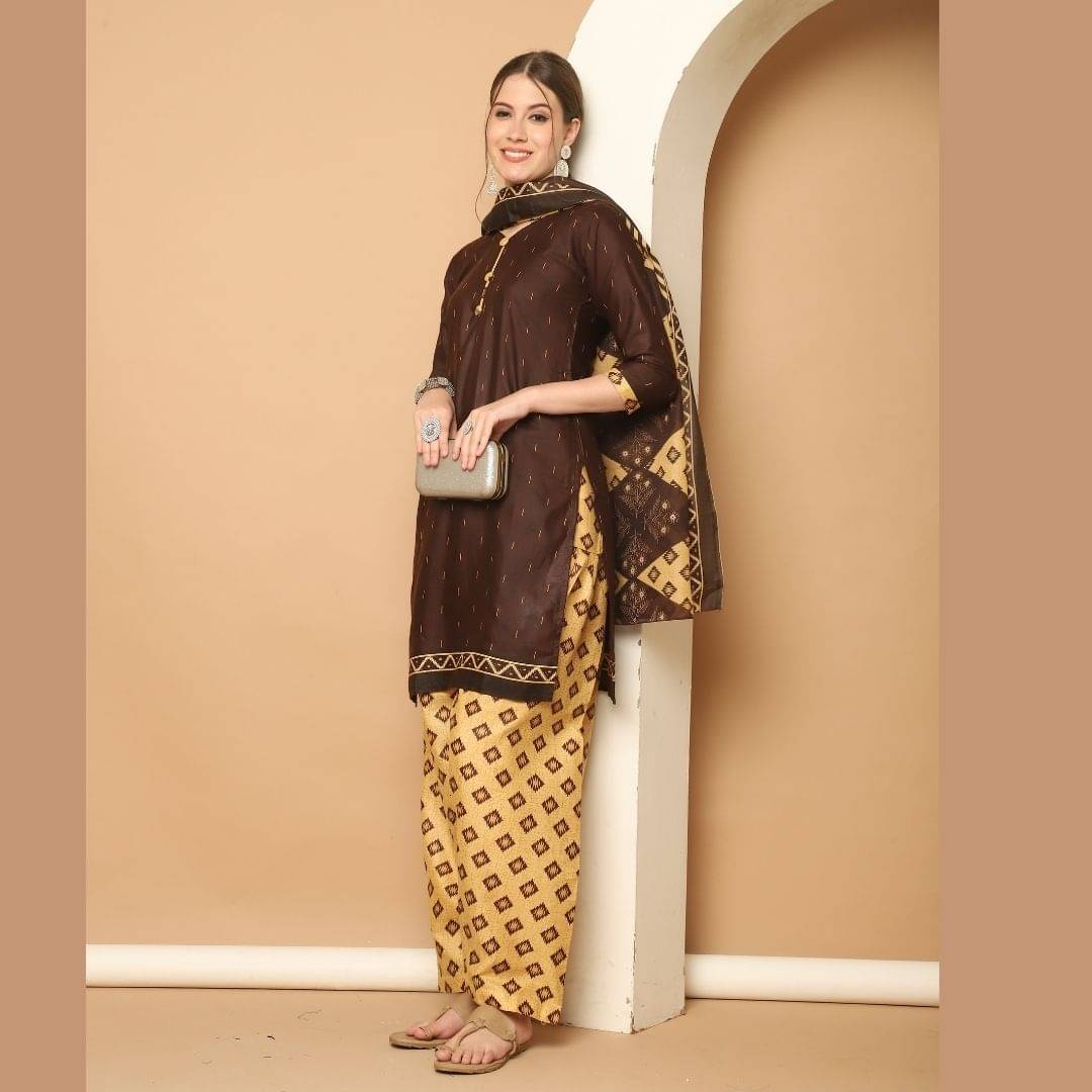 wonder weave Women Cotton Blend Printed Straight Kurti With Patiala Salwar ( Brown )     			wonder weave Women Cotton Blend Printed Straight Kurti With Patiala Salwar ( Brown )