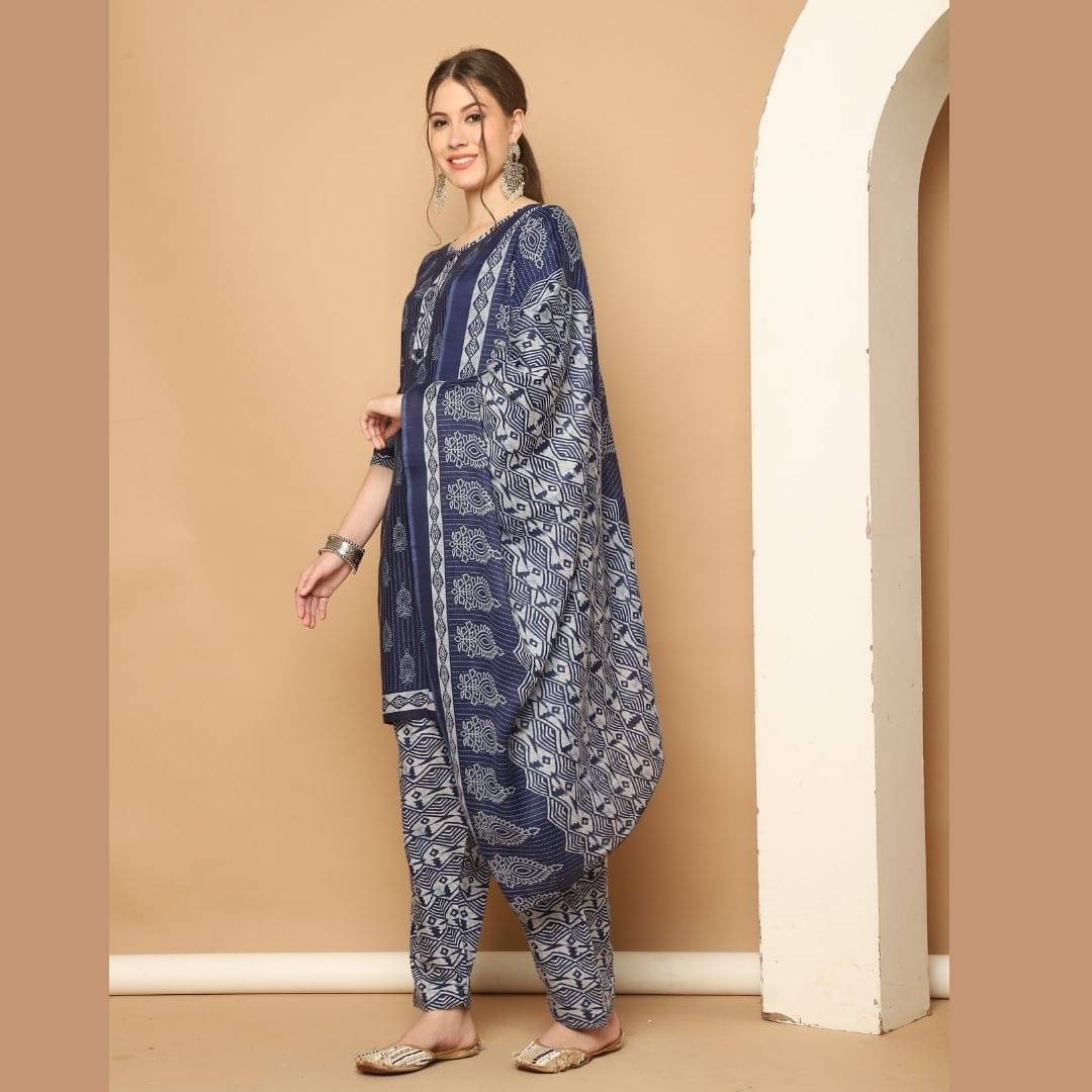     			wonder weave Women Cotton Blend Printed Straight Kurti With Patiala Salwar ( Navy )