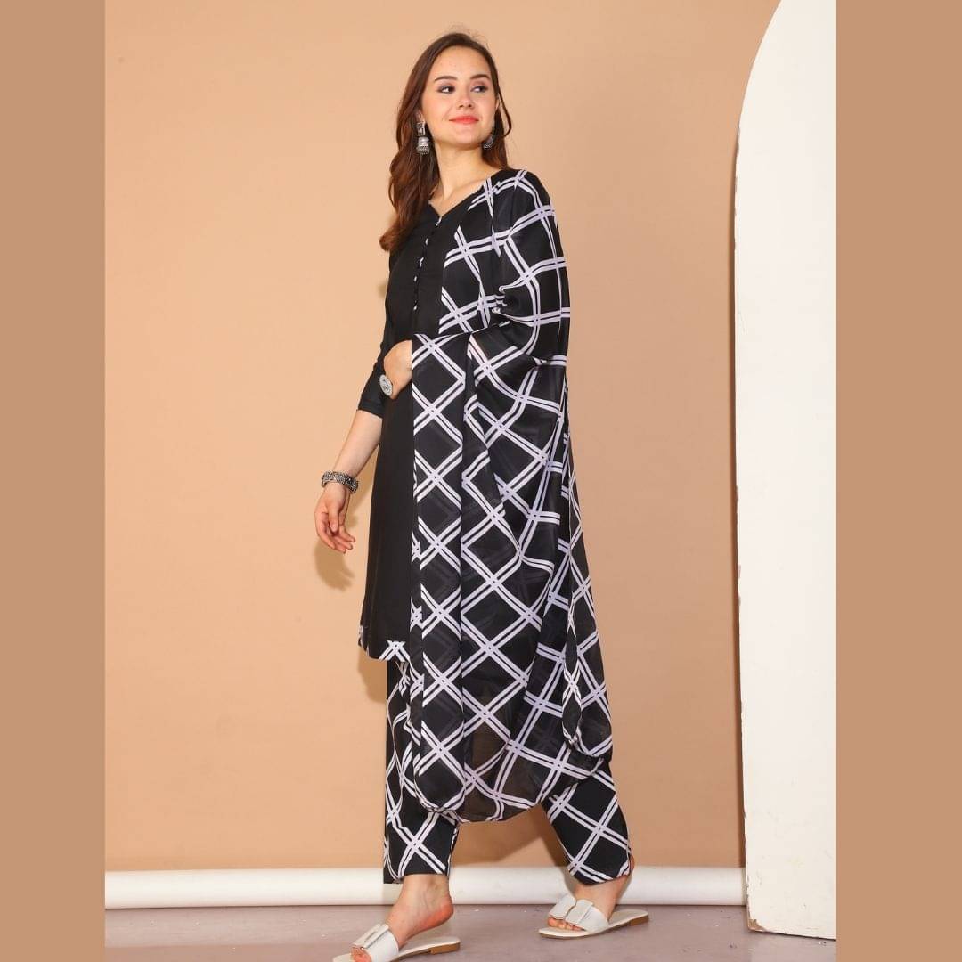 wonder weave Women Cotton Blend Printed Straight Kurti With Patiala Salwar ( Black )     			wonder weave Women Cotton Blend Printed Straight Kurti With Patiala Salwar ( Black )