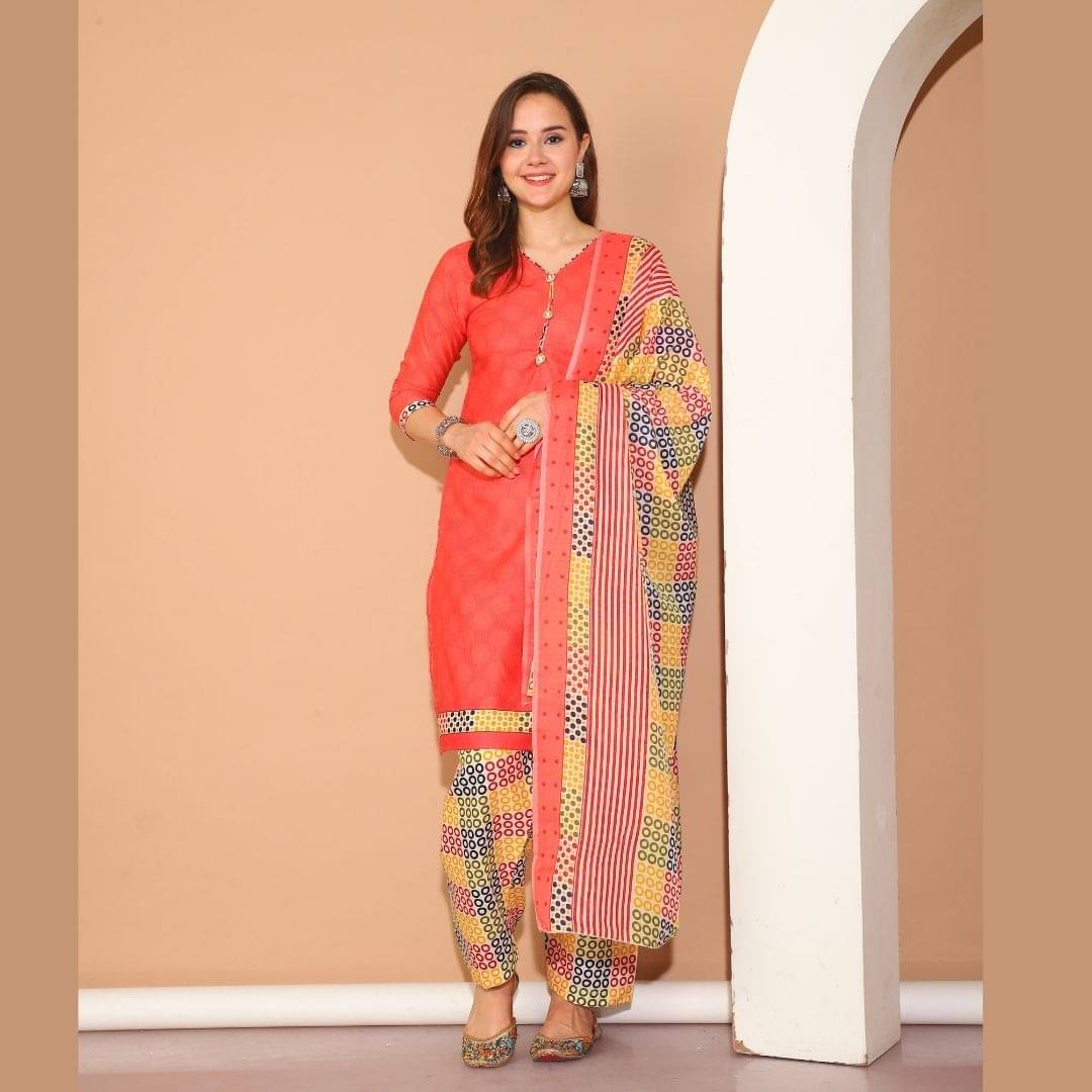 wonder weave Women Cotton Blend Printed Straight Kurti With Patiala Salwar ( Peach )     			wonder weave Women Cotton Blend Printed Straight Kurti With Patiala Salwar ( Peach )