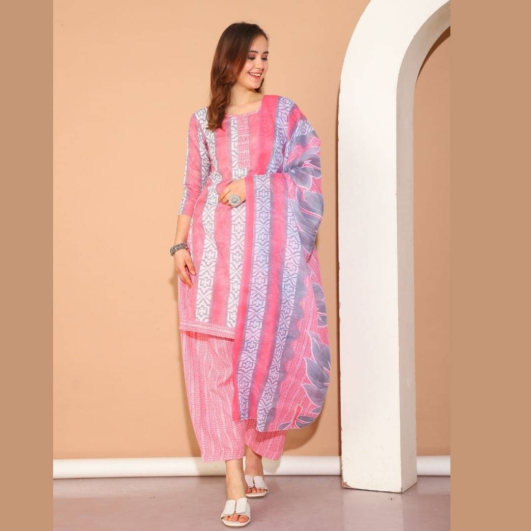 wonder weave Women Cotton Blend Printed Straight Kurti With Patiala Salwar ( Peach )     			wonder weave Women Cotton Blend Printed Straight Kurti With Patiala Salwar ( Peach )