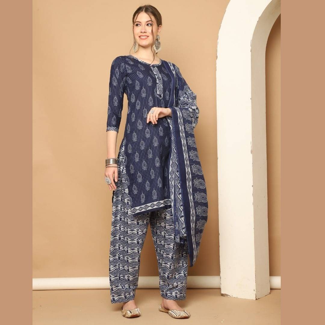     			wonder weave Women Cotton Blend Printed Straight Kurti With Patiala Salwar ( Navy )