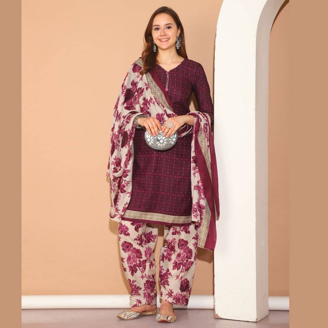     			wonder weave Women Cotton Blend Printed Straight Kurti With Patiala Salwar ( Purple )