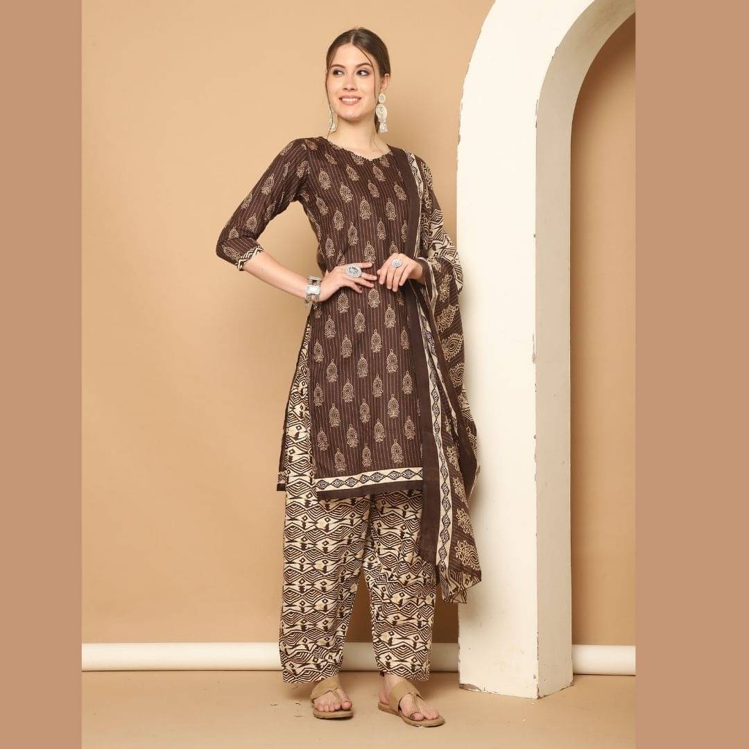     			wonder weave Women Cotton Blend Printed Straight Kurti With Patiala Salwar ( Brown )