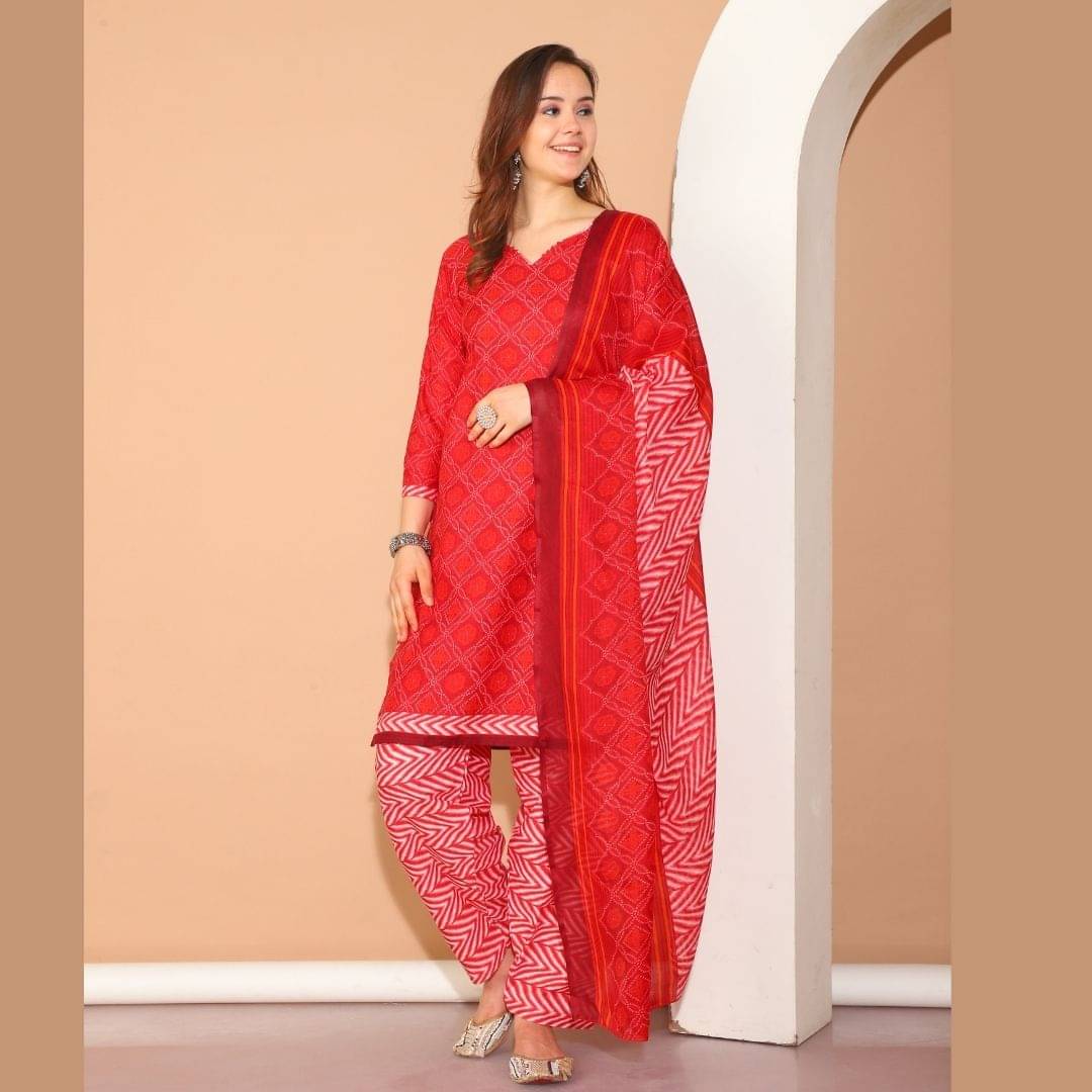     			wonder weave Women Cotton Blend Printed Straight Kurti With Patiala Salwar ( Maroon )