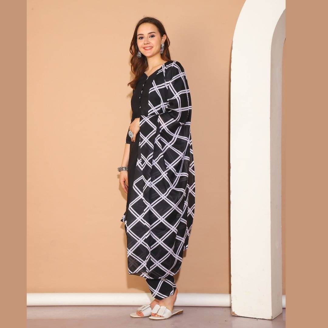     			wonder weave Women Cotton Blend Printed Straight Kurti With Patiala Salwar ( Black )
