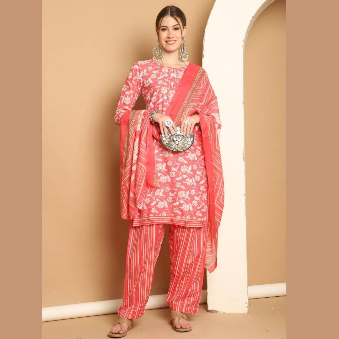     			wonder weave Women Cotton Blend Printed Straight Kurti With Patiala Salwar ( Peach )