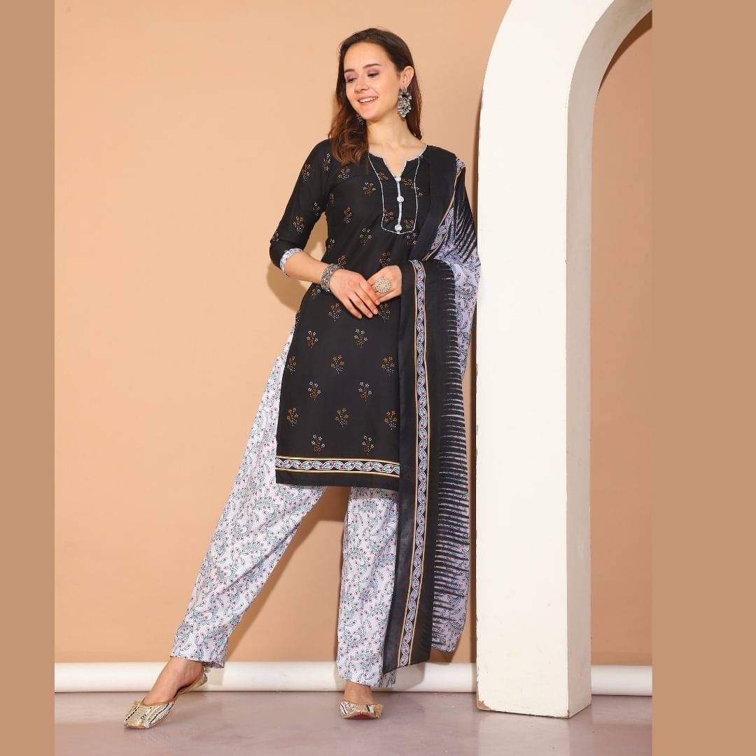     			wonder weave Women Cotton Blend Printed Straight Kurti With Patiala Salwar ( Black )