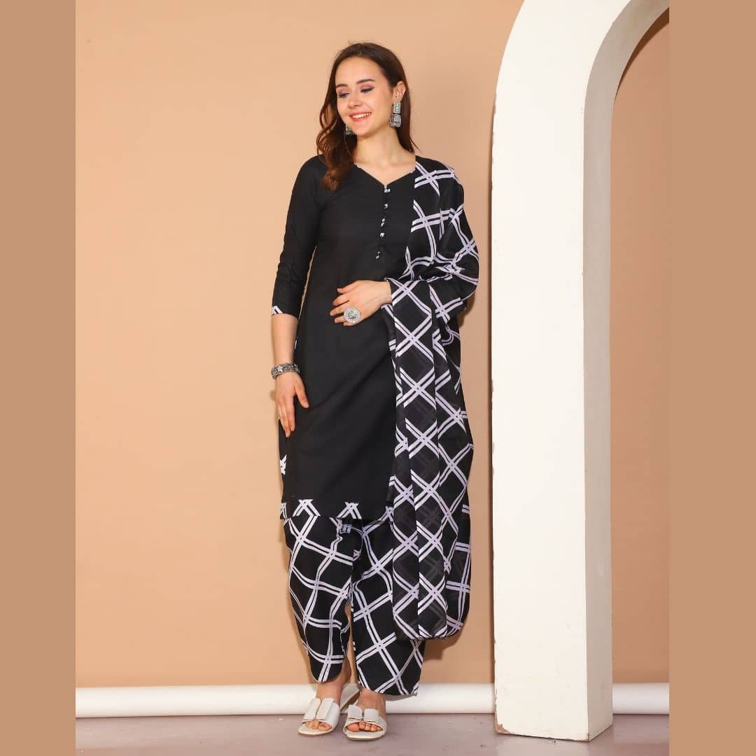wonder weave Women Cotton Blend Printed Straight Kurti With Patiala Salwar ( Black )