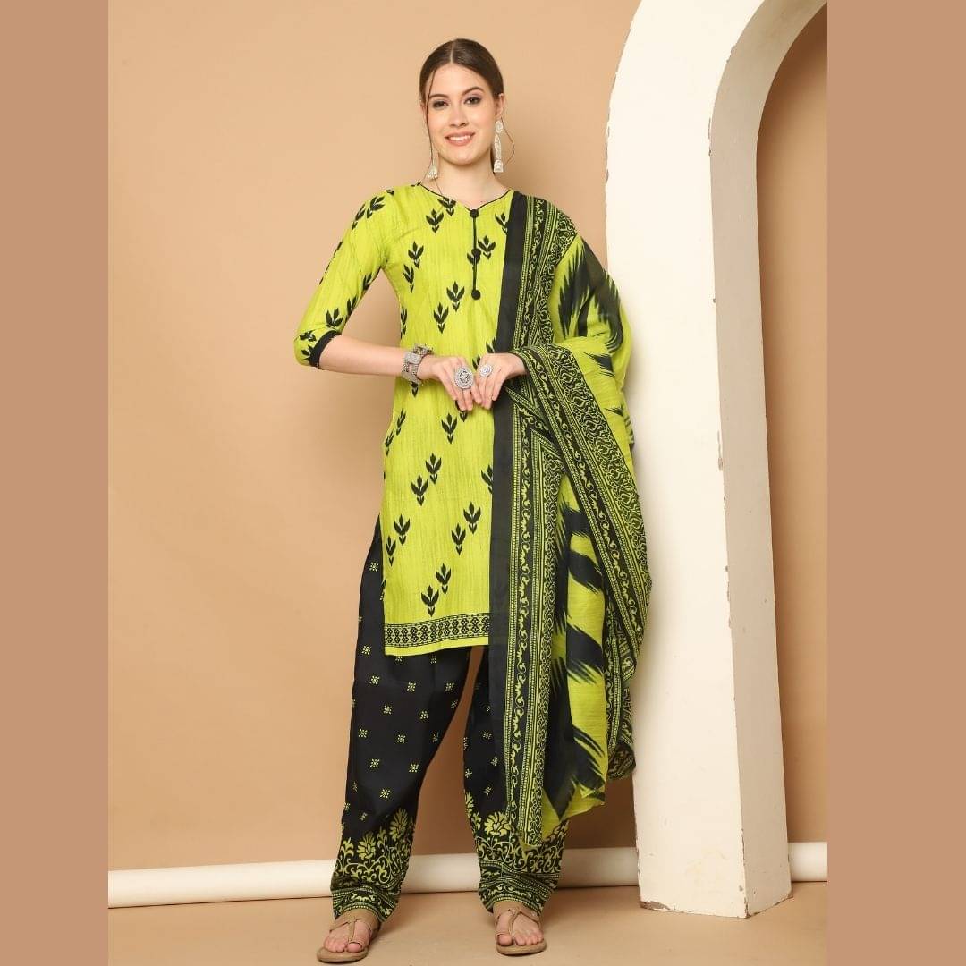     			wonder weave Women Cotton Blend Printed Straight Kurti With Patiala Salwar ( Yellow )