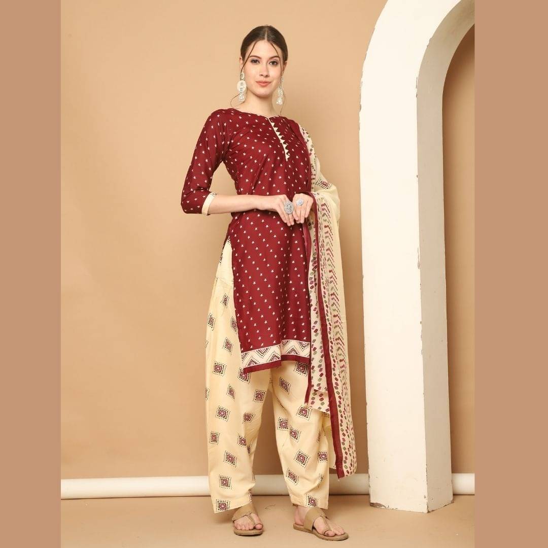     			wonder weave Women Cotton Blend Printed Straight Kurti With Patiala Salwar ( Maroon )