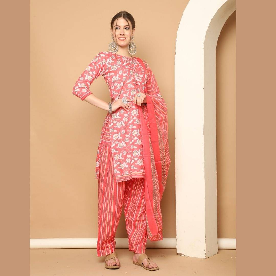     			wonder weave Women Cotton Blend Printed Straight Kurti With Patiala Salwar ( Peach )