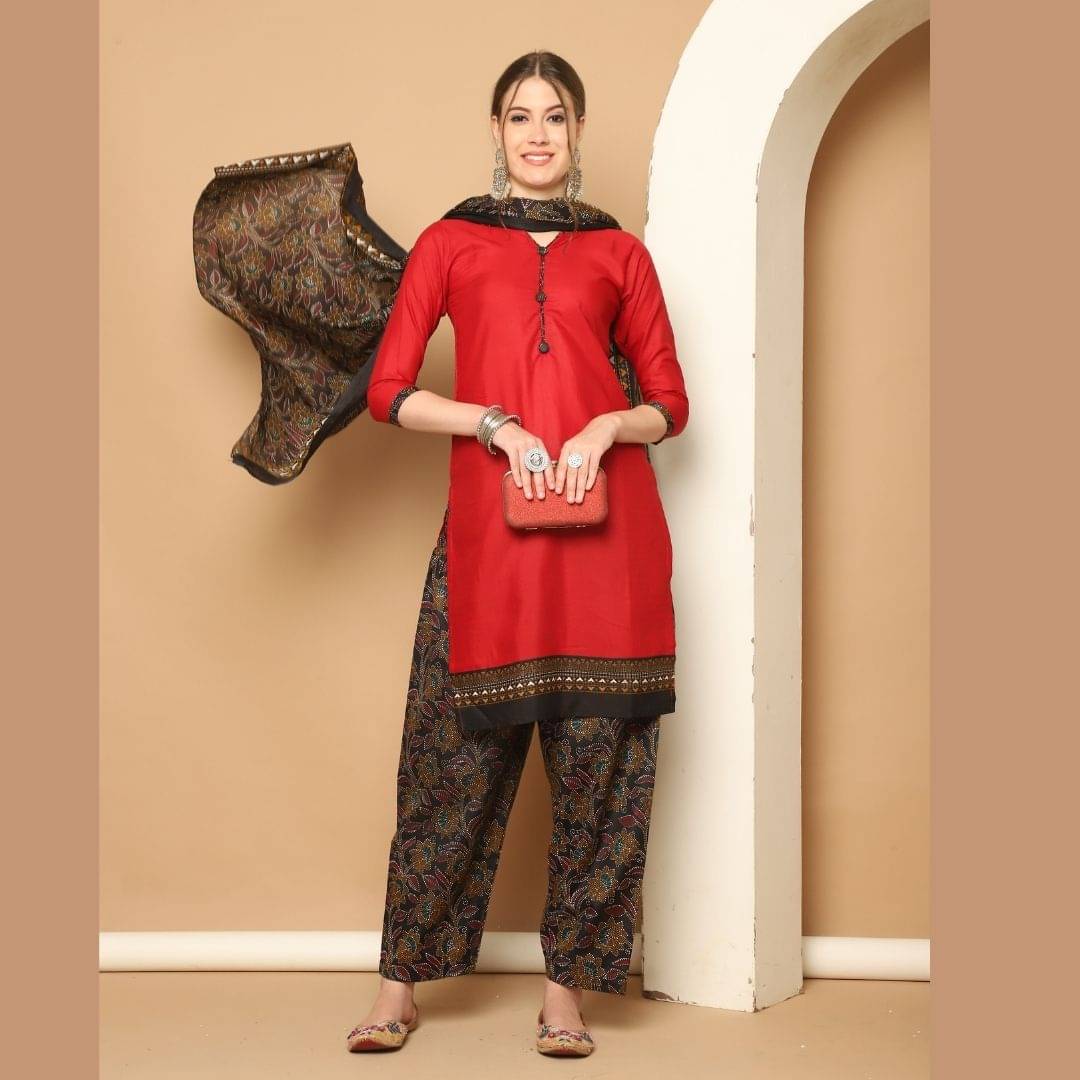     			wonder weave Women Cotton Blend Printed Straight Kurti With Patiala Salwar ( Maroon )