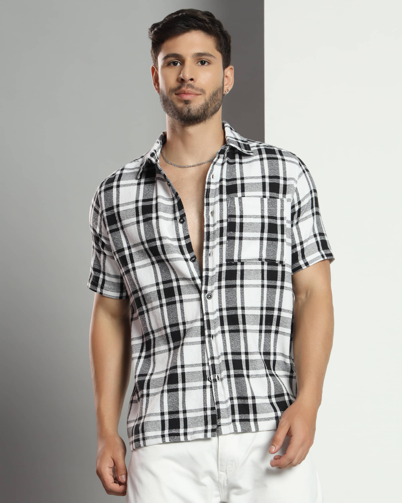 Chimpaaanzee Cotton Blend Regular Fit Checks Half Sleeves Men's Casual Shirt - Black ( Pack of 1 ) Chimpaaanzee Cotton Blend Regular Fit Checks Half Sleeves Men's Casual Shirt - Black ( Pack of 1 )