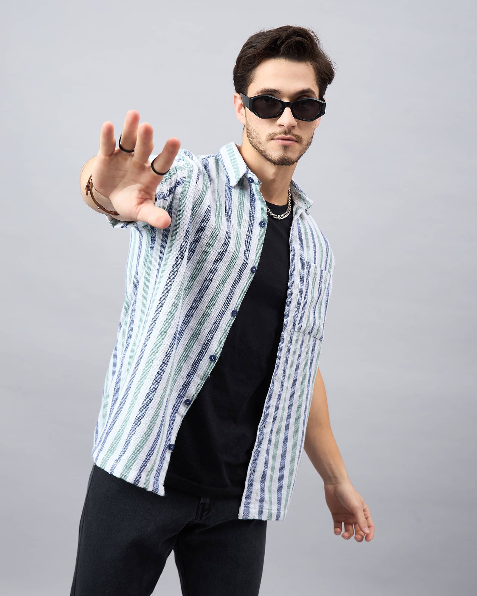 Chimpaaanzee Cotton Blend Regular Fit Striped Half Sleeves Men's Casual Shirt - White ( Pack of 1 )     			Chimpaaanzee Cotton Blend Regular Fit Striped Half Sleeves Men's Casual Shirt - White ( Pack of 1 )