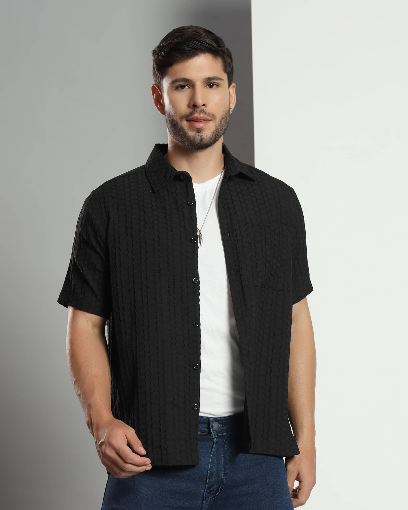     			Chimpaaanzee Polyester Regular Fit Self Design Half Sleeves Men's Casual Shirt - Black ( Pack of 1 )