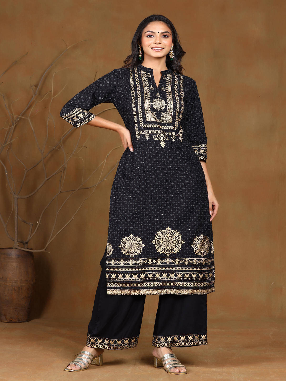 Juniper Rayon Printed Straight Women's Kurti - Black ( Pack of 1 )     			Juniper Rayon Printed Straight Women's Kurti - Black ( Pack of 1 )