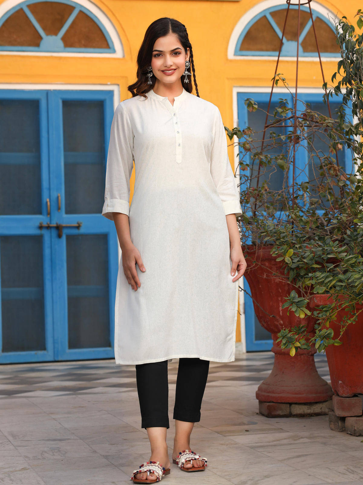 Juniper Rayon Solid Straight Women's Kurti - White ( Pack of 1 ) Juniper Rayon Solid Straight Women's Kurti - White ( Pack of 1 )