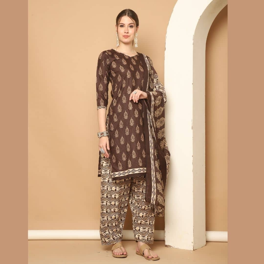 wonder weave Women Cotton Blend Printed Straight Kurti With Patiala Salwar ( Brown )
