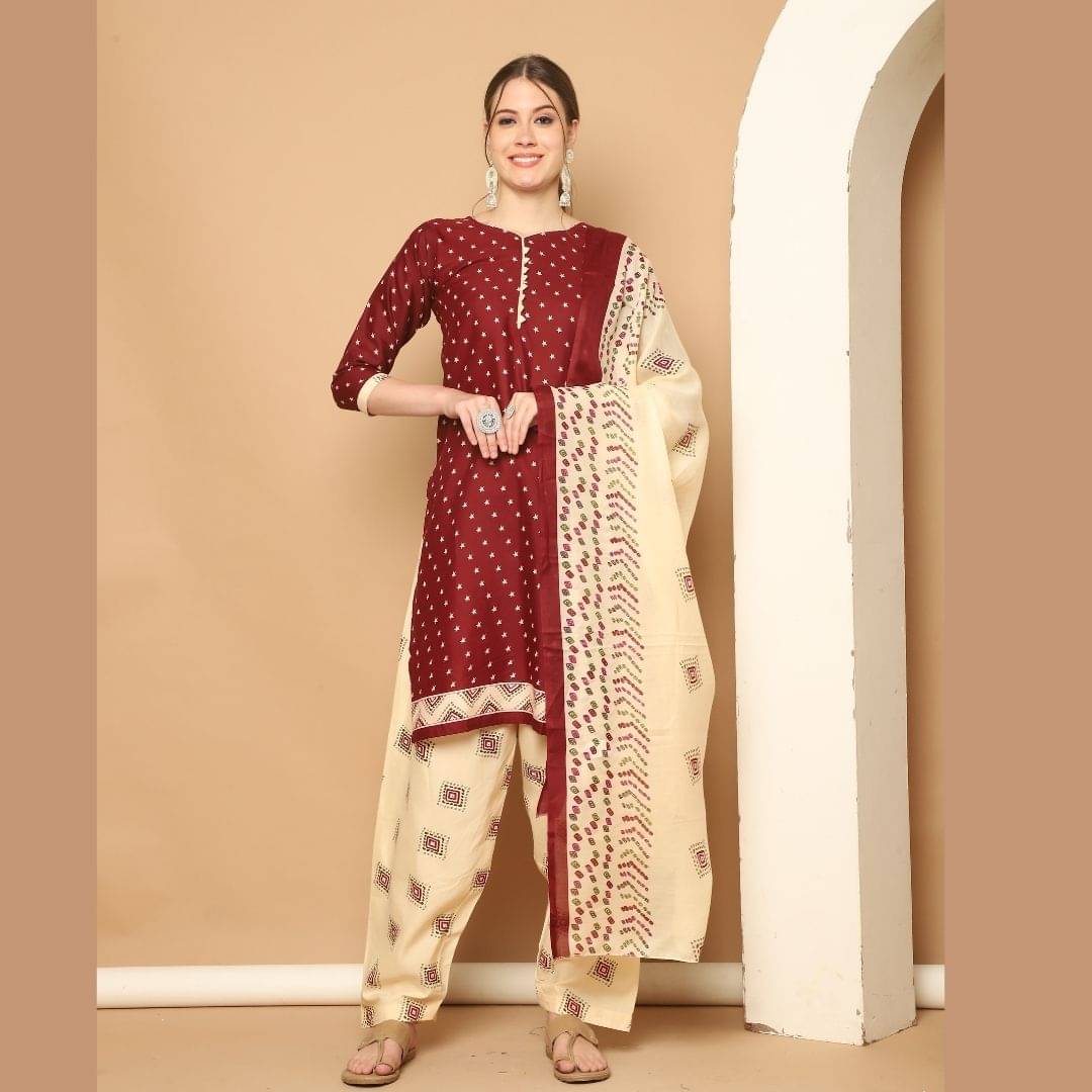     			wonder weave Women Cotton Blend Printed Straight Kurti With Patiala Salwar ( Maroon )