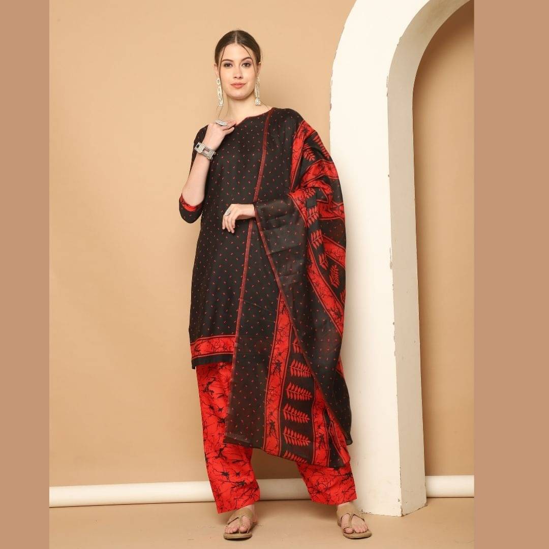     			wonder weave Women Cotton Blend Printed Straight Kurti With Patiala Salwar ( Black )