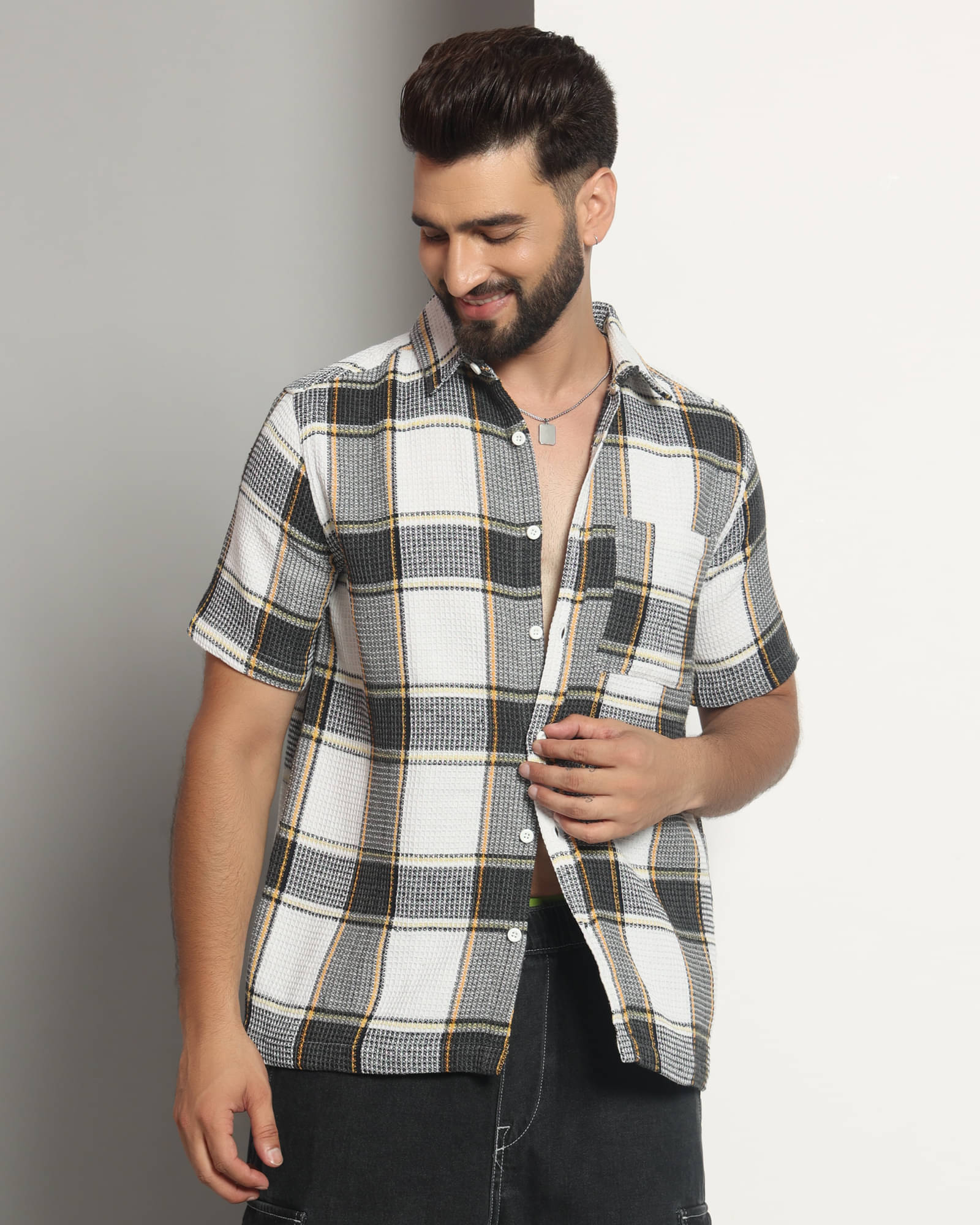Chimpaaanzee Cotton Blend Regular Fit Checks Half Sleeves Men's Casual Shirt - Grey ( Pack of 1 ) Chimpaaanzee Cotton Blend Regular Fit Checks Half Sleeves Men's Casual Shirt - Grey ( Pack of 1 )