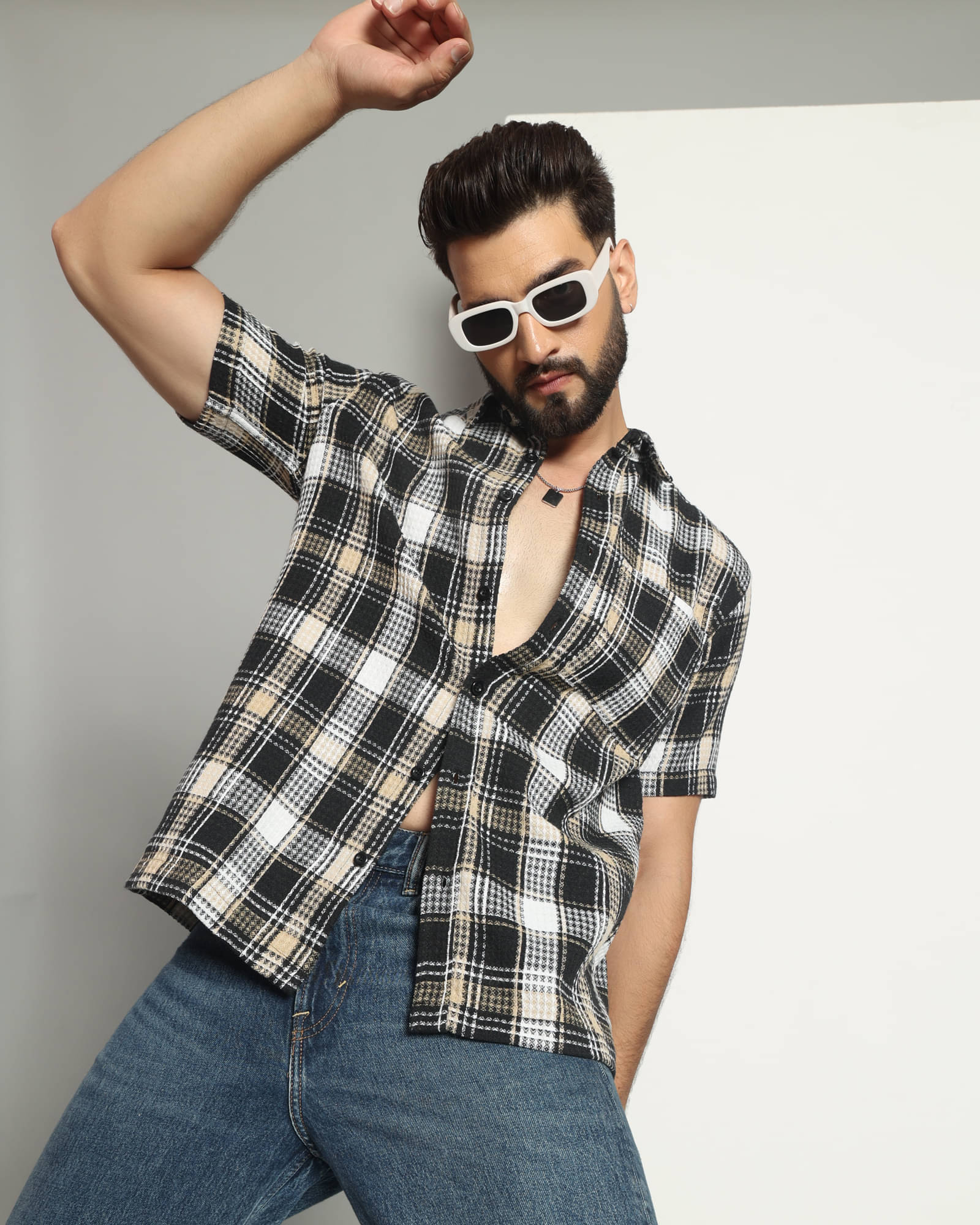 Chimpaaanzee Cotton Blend Regular Fit Checks Half Sleeves Men's Casual Shirt - Black ( Pack of 1 ) Chimpaaanzee Cotton Blend Regular Fit Checks Half Sleeves Men's Casual Shirt - Black ( Pack of 1 )