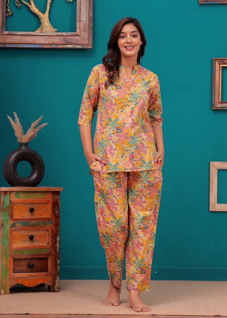 Nevisha Style Women Printed Kurta With Trousers Co-Ord Set ( Peach )