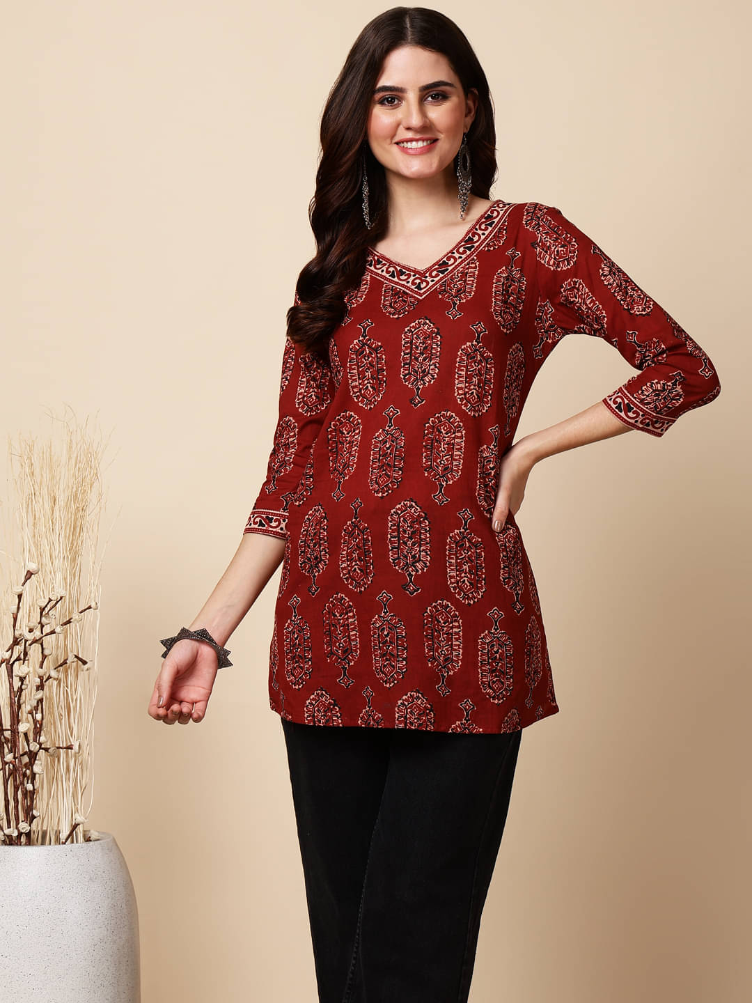 Antaran Maroon Cotton Women's Tunic ( Pack of 1 ) Antaran Maroon Cotton Women's Tunic ( Pack of 1 )