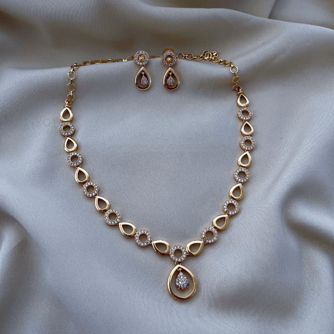 ROFARWORD Gold Brass Necklace Set ( Pack of 1 )