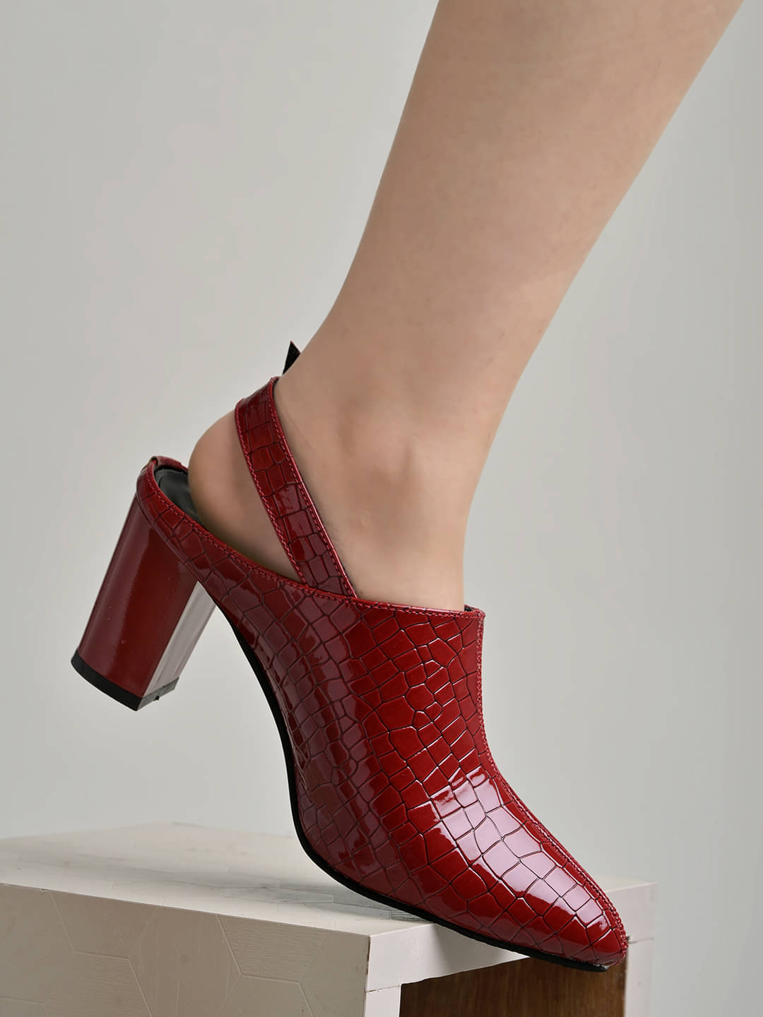    			Shoetopia Croco Print Stylish Pointed Toe Cherry Pumps For Girls
