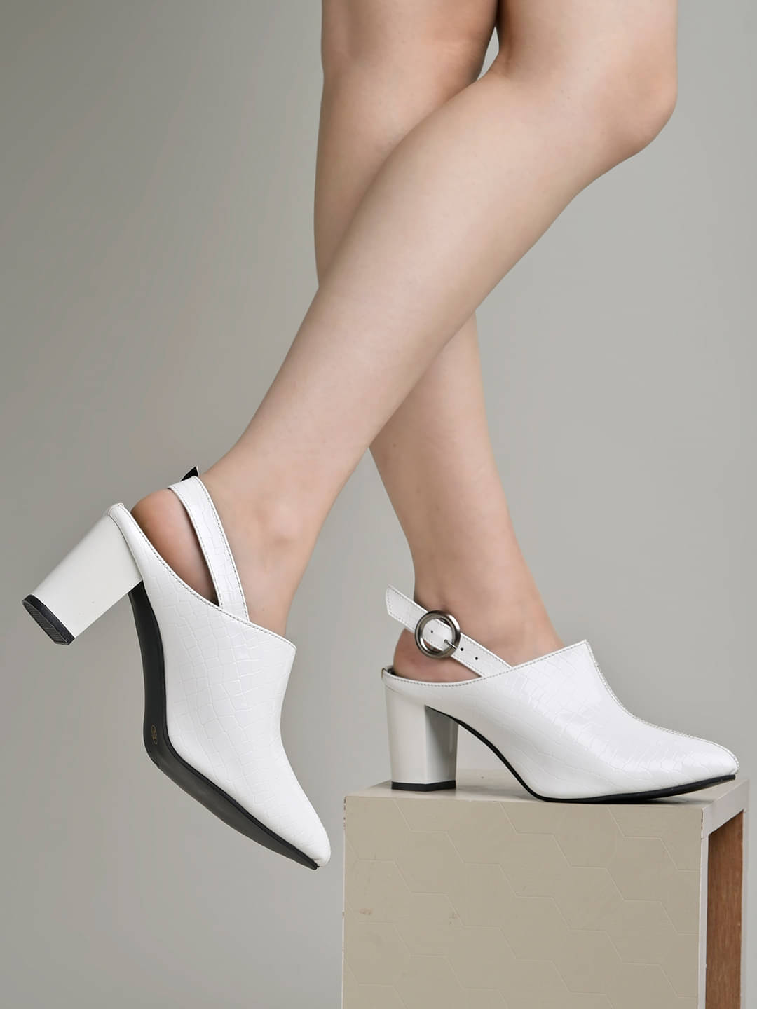     			Shoetopia Croco Print Stylish Pointed Toe White Pumps For Girls
