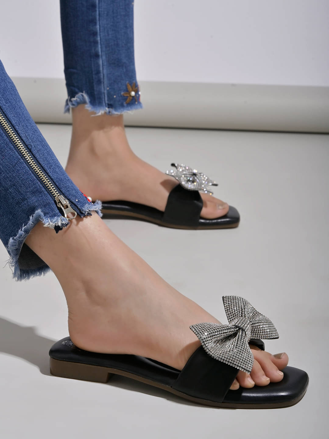 Shoetopia Elegant Rhinstones Bow Black Flats For Girls     			Shoetopia Elegant Rhinstones Bow Black Flats For Girls